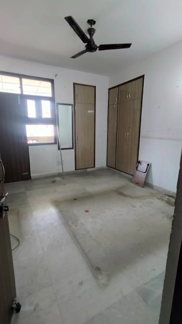 रेसिडेंशियल फ्लैट वर्ग फुट फॉर रेंट इन द्वारका दिल्ली  7672458