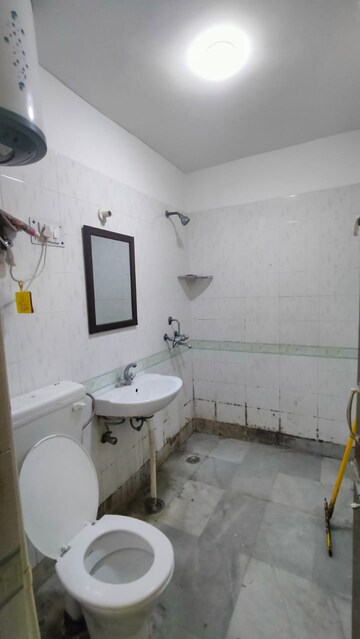 रेसिडेंशियल फ्लैट वर्ग फुट फॉर रेंट इन द्वारका दिल्ली  7672458