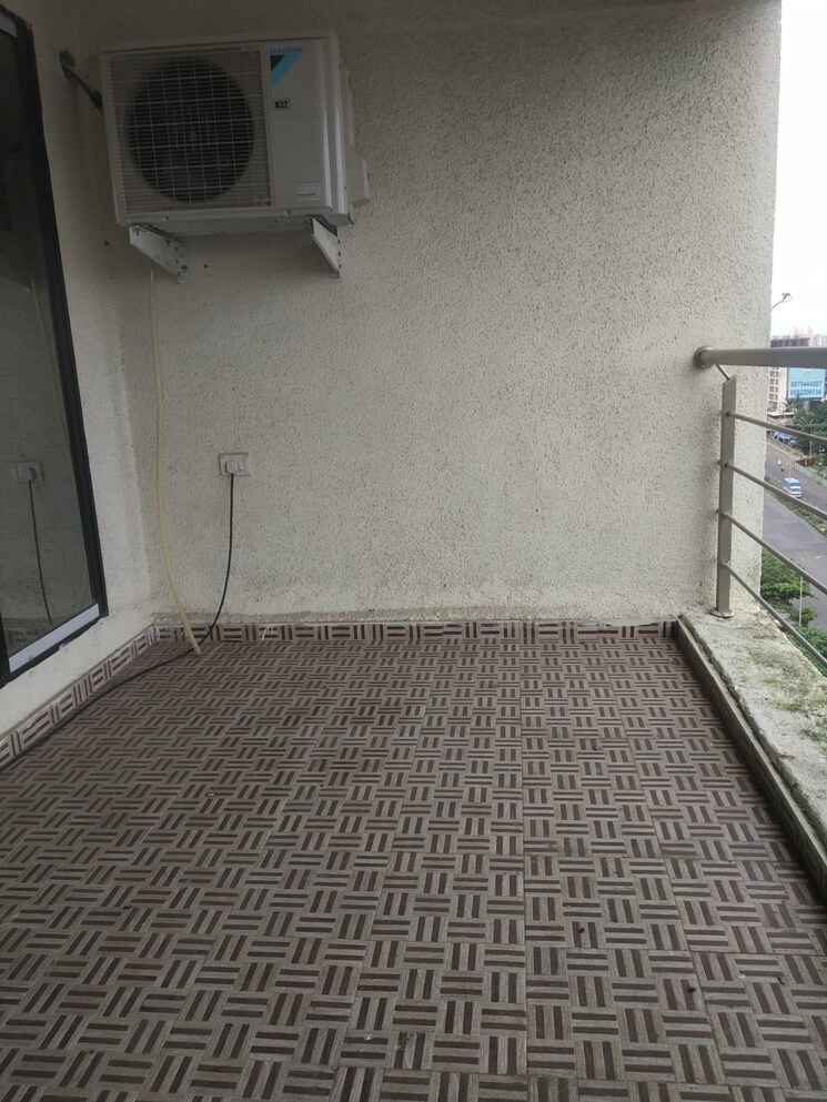 Balcony, lok-everest 3 Bedroom 1375 Sq.Ft. Apartment In Mulund West Mumbai 7672679