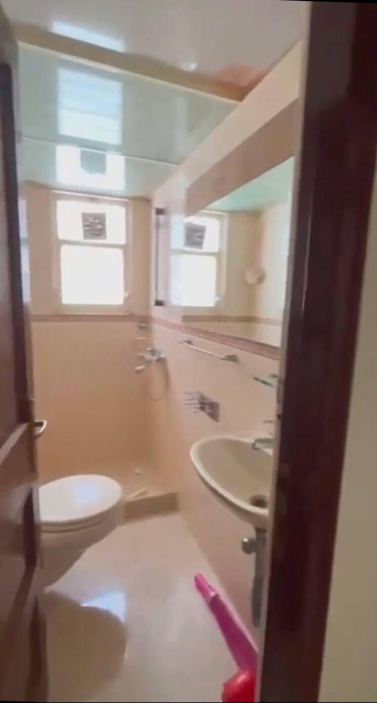 Bathroom, rajlaxmi-chs-matunga 2 Bedroom 800 Sq.Ft. Apartment In Matunga West Mumbai 7673013