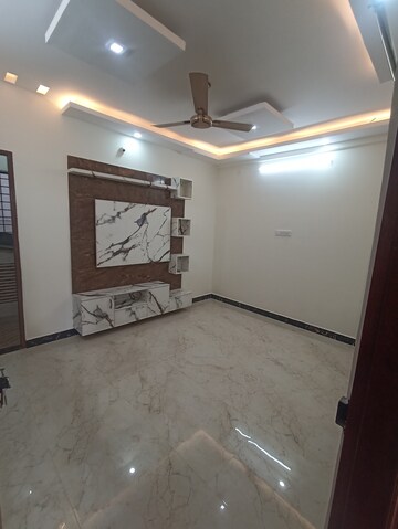 Room in 3 BHK Apartment at Panch Pakhadi – for Sale