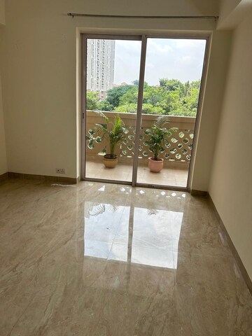 Room in 3.5 BHK Apartment at Shree Vardhman Flora, Sector 90 – for Sale