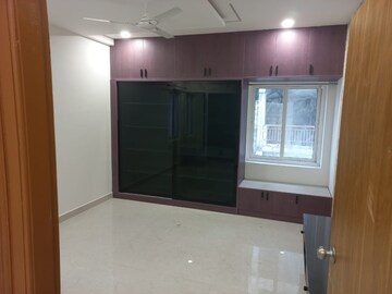 Room in 3 BHK Apartment at Kokapet – for Sale