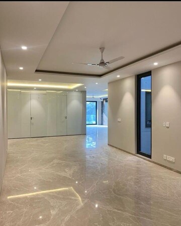 Room in 3 BHK Builder Floor at Mahavir Enclave – for Sale