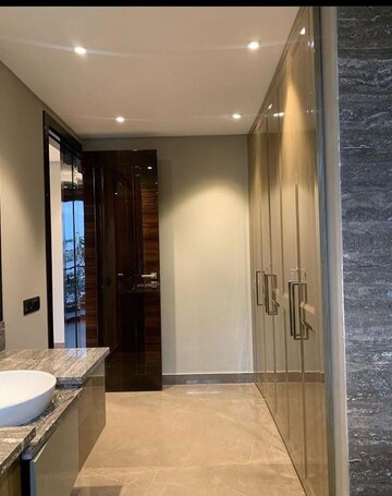Building Lobby in 3 BHK Builder Floor at Mahavir Enclave – for Sale