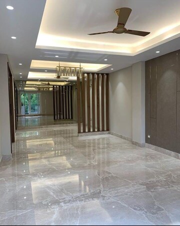 Room in 3 BHK Builder Floor at Mahavir Enclave – for Sale