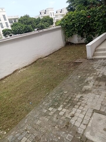 Balcony in 3 BHK Builder Floor at DLF Hyde Park, South Mullanpur – for Sale