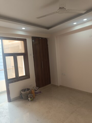 Room in 3 BHK Independent House at Chattarpur – for Sale