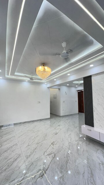 Room in 4 BHK Apartment at Sector 11 Dwarka – for Sale