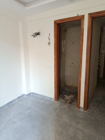 Room in 2 BHK Independent House at Chattarpur – for Sale