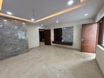 Room in 4 BHK Builder Floor at Sector 85 – for Sale