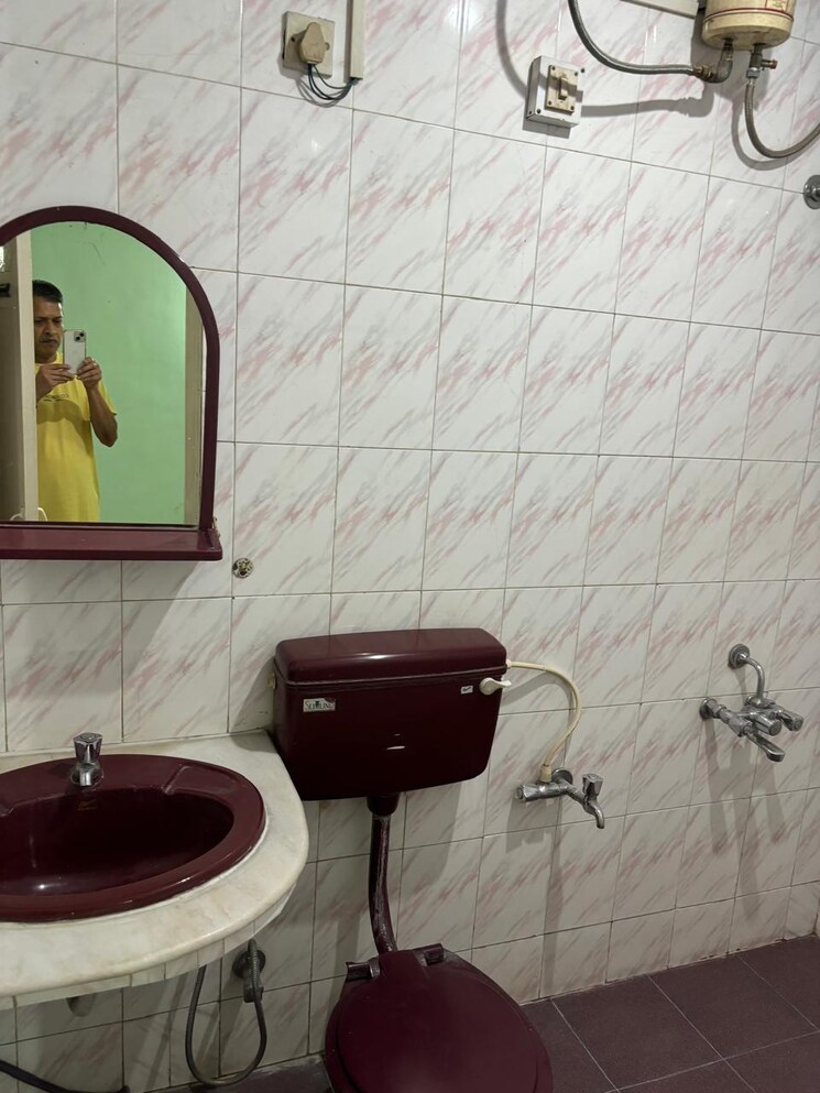 Bathroom, rane-classics 2 Bedroom 800 Sq.Ft. Apartment In Pashan Pune 7674659