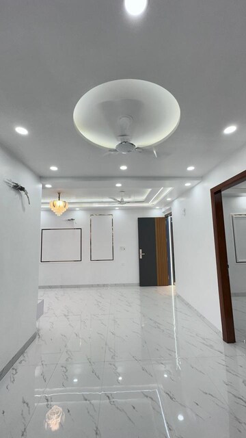 Room in 4 BHK Apartment at Sector 5, Dwarka – for Sale