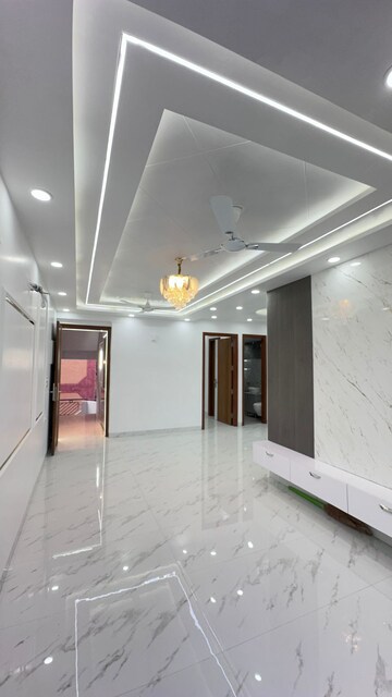 Room in 4 BHK Apartment at Sector 5, Dwarka – for Sale