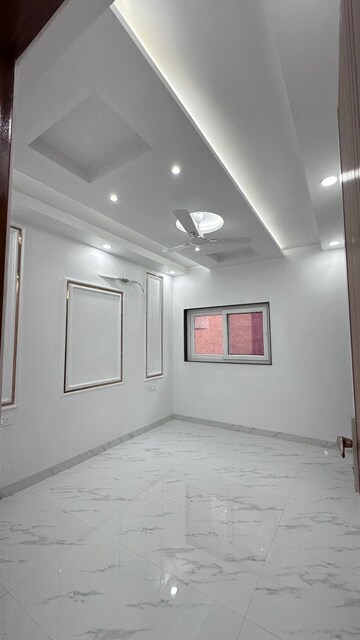 Room in 4 BHK Apartment at Sector 5, Dwarka – for Sale