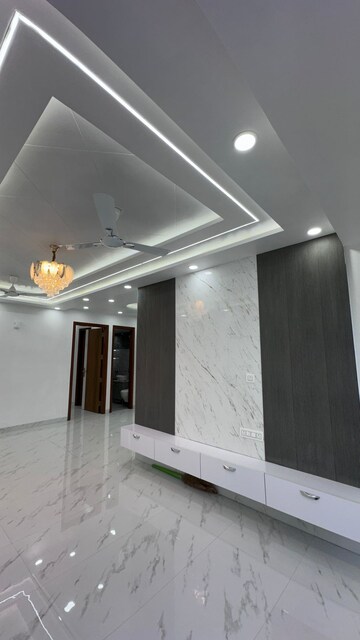 Room in 4 BHK Apartment at Sector 5, Dwarka – for Sale