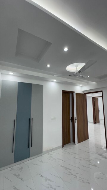 Room in 4 BHK Apartment at Sector 5, Dwarka – for Sale