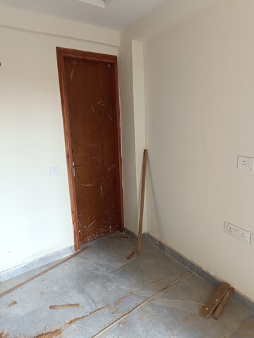 Room in 1 BHK Independent House at Chattarpur – for Sale