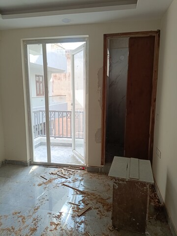 Room in 1 BHK Independent House at Chattarpur – for Sale