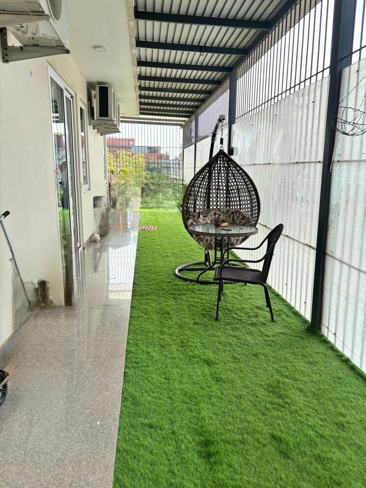 Balcony, safdarjung enclave 3 Bedroom 250 Sq.Yd. Builder Floor In Safdarjung Enclave Delhi 7674979