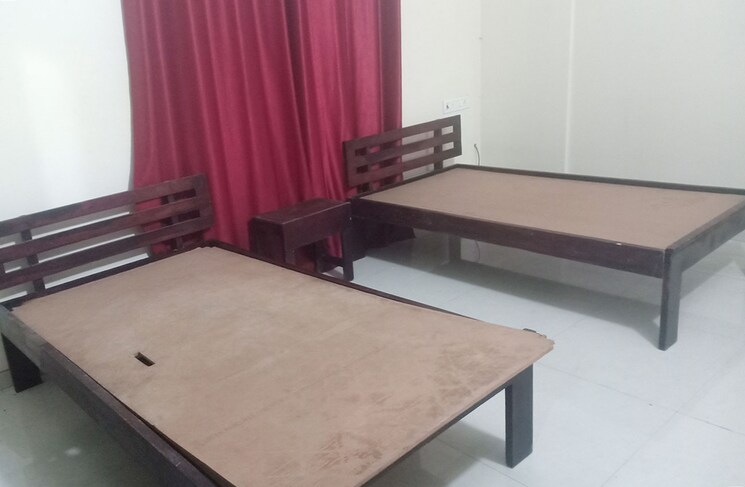 Bedroom, kharkar alley Pg For Girls In Kharkar Alley 7675204