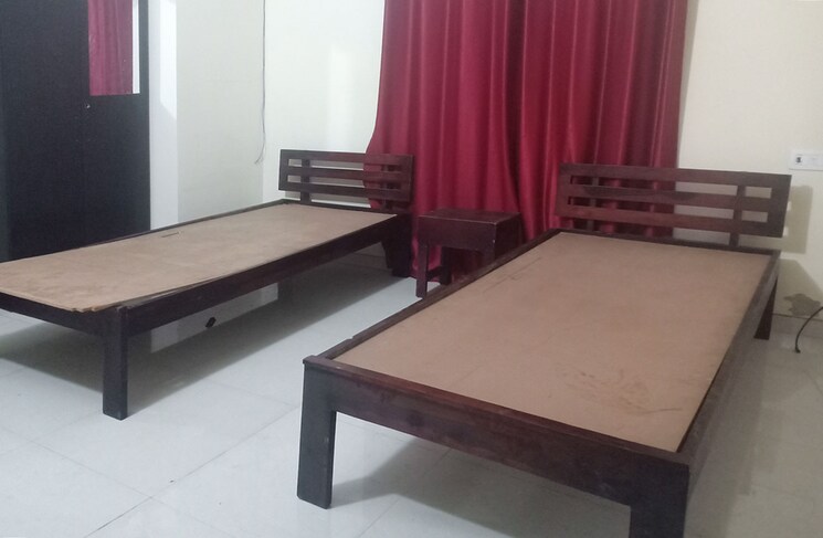 Bedroom, kharkar alley Pg For Girls In Kharkar Alley 7675204