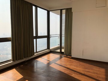 Room in 4 BHK Apartment at M3M Golf Estate, Sector 65 – for Rent