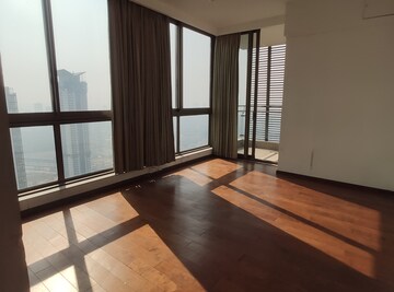 Room in 4 BHK Apartment at M3M Golf Estate, Sector 65 – for Rent