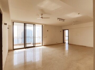 Room in 4 BHK Apartment at M3M Golf Estate, Sector 65 – for Rent