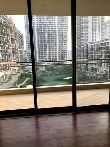 Room in 4 BHK Apartment at M3M Golf Estate, Sector 65 – for Rent