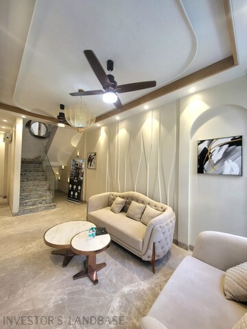 Living Room in 4 BHK Builder Floor at CS Roseate 63, Sector 63a – for Sale