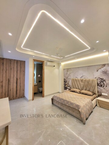 Living Room in 4 BHK Builder Floor at CS Roseate 63, Sector 63a – for Sale