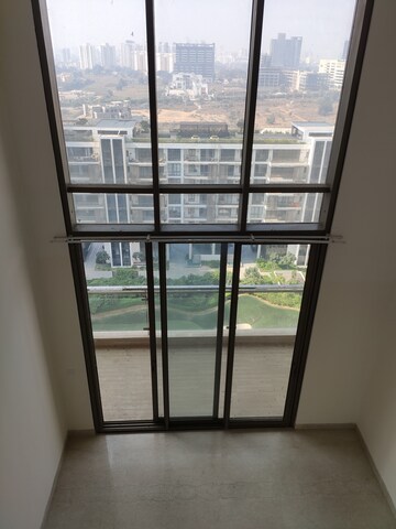 Room in 4 BHK Apartment at M3M Golf Estate, Sector 65 – for Rent