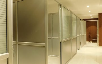 Showroom For Sale in Kailash Colony