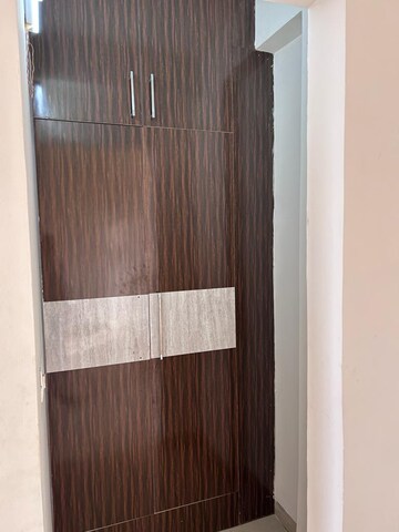 Furnished Amenities in 3.5 BHK Apartment at Emaar Emerald Estate, Sector 65 – for Sale