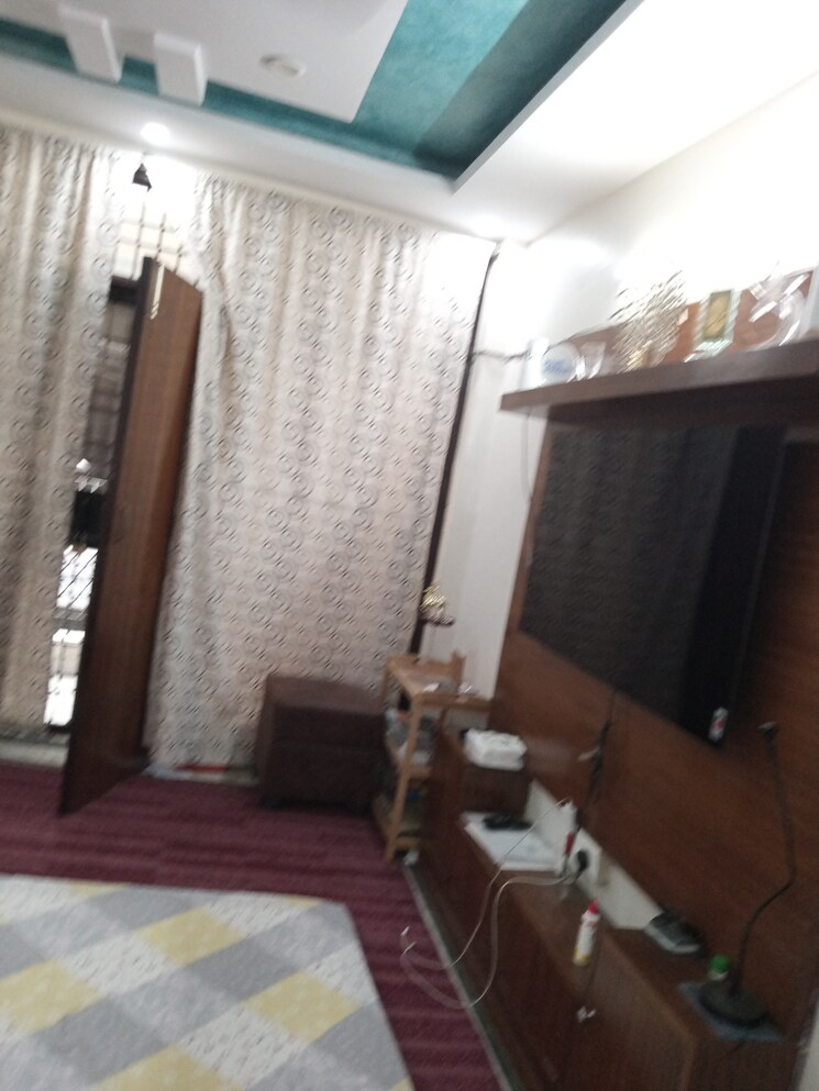 Room, jogabai extension 3 Bedroom 100 Sq.Yd. Apartment In Jogabai Extension Delhi 7676084