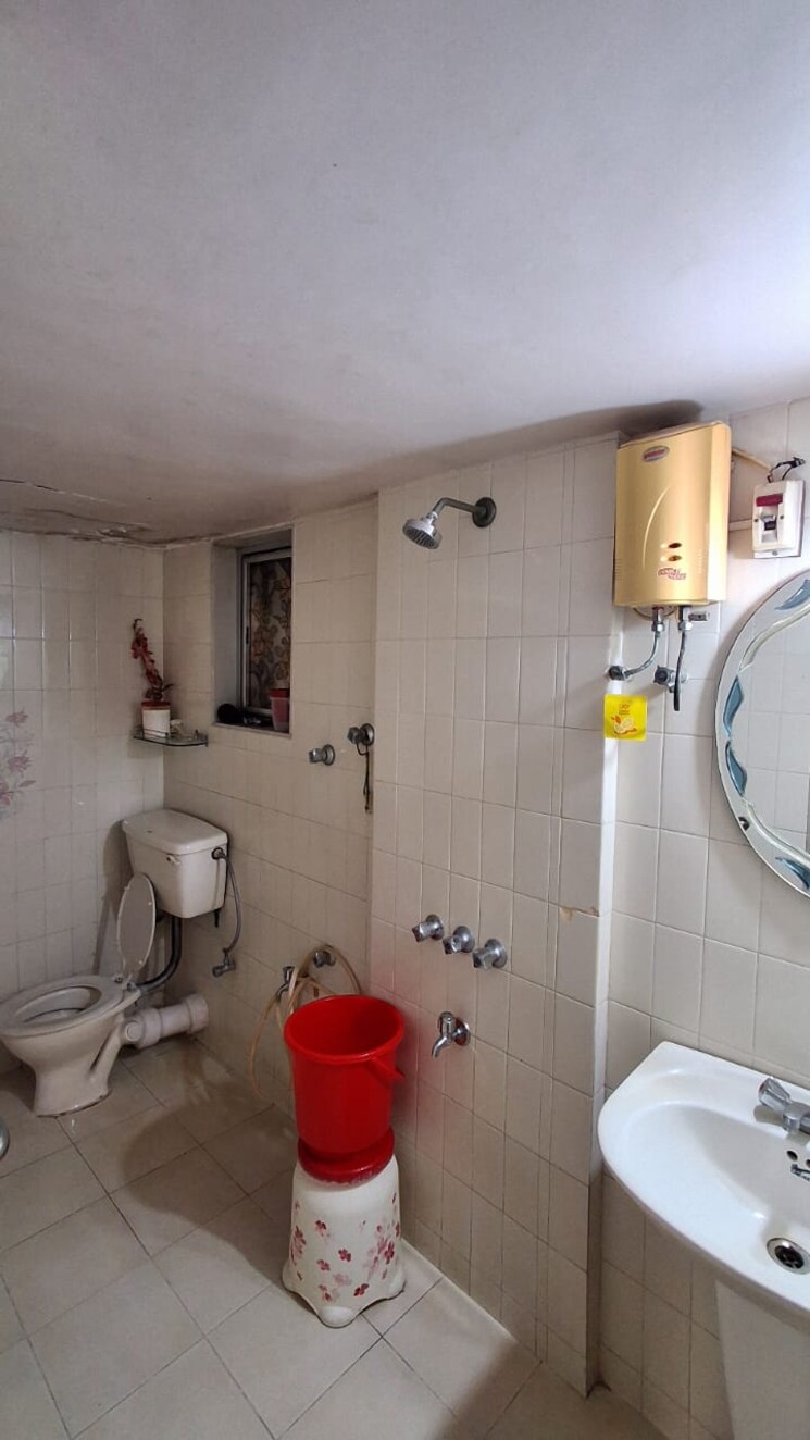 Bathroom, kurla west 1 Bedroom 480 Sq.Ft. Apartment In Kurla West Mumbai 7676483