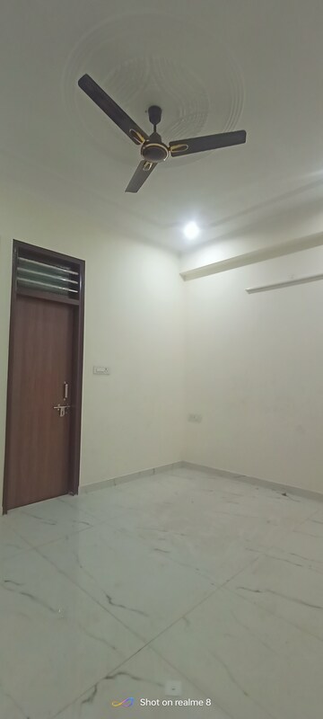 रेसिडेंशियल बिल्डर फ्लोर वर्ग फुट फॉर रेंट इन सेक्टर 15 गुड़गांव  7676854