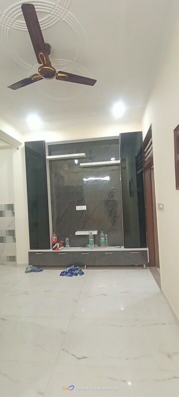 रेसिडेंशियल बिल्डर फ्लोर वर्ग फुट फॉर रेंट इन सेक्टर 15 गुड़गांव  7676854