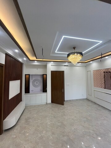 Room in 3 BHK Builder Floor at Gms Road – for Sale