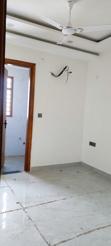 Room in 3 BHK Builder Floor at BPTP Parkland Pride, Sector 77 – for Sale