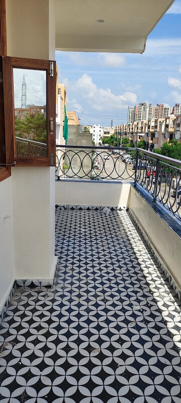 Balcony in 3 BHK Builder Floor at BPTP Parkland Pride, Sector 77 – for Sale