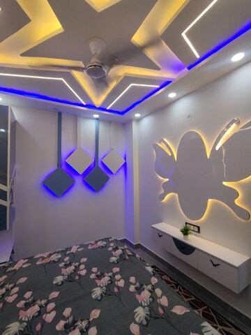 Master Bedroom in 3 BHK Builder Floor at Uttam Nagar – for Sale