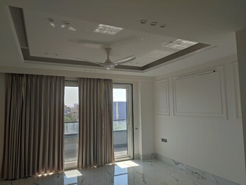 Room in 3 BHK Apartment at DLF Beverly Park II, Sector 25 – for Sale