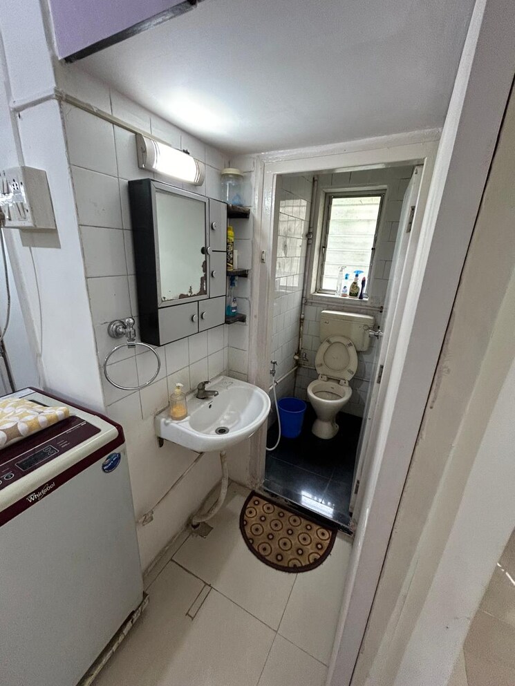 Bathroom, urmila-chs-andheri 1 Bedroom 450 Sq.Ft. Apartment In Andheri East Mumbai 7677944