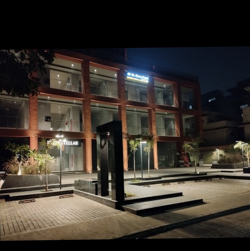 Commercial Showroom 2500 Sq.Ft. For Rent in Sindhubhavan Ahmedabad  7678180