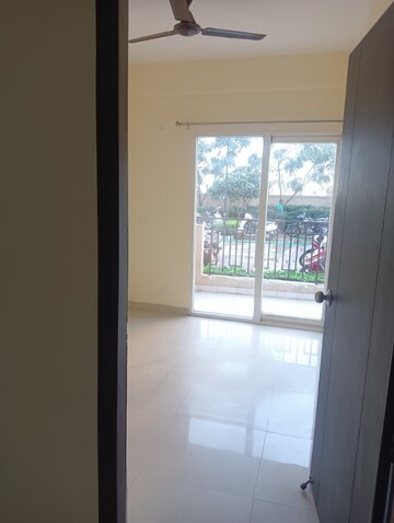 Room in 3 BHK Apartment at Signature Global Orchard Avenue, Sector 93 – for Sale
