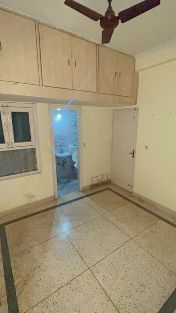 Room in 3 BHK Apartment at Eldeco Residency Greens, Pi Greater Noida – for Sale