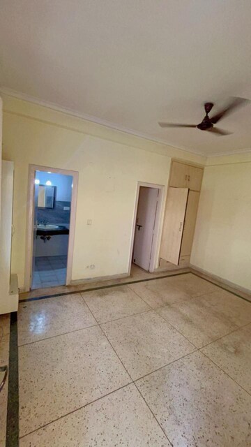 Room in 3 BHK Apartment at Eldeco Residency Greens, Pi Greater Noida – for Sale