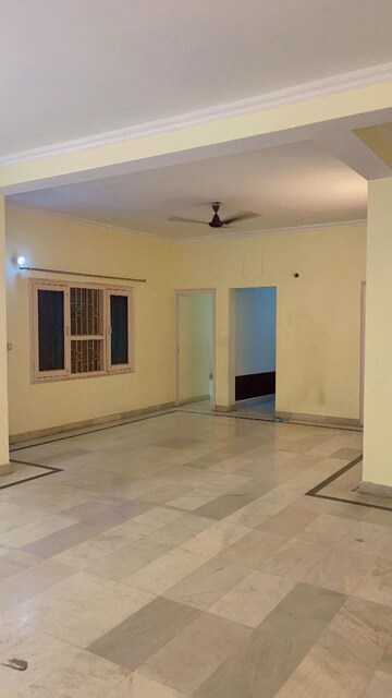 Room in 3 BHK Apartment at Eldeco Residency Greens, Pi Greater Noida – for Sale
